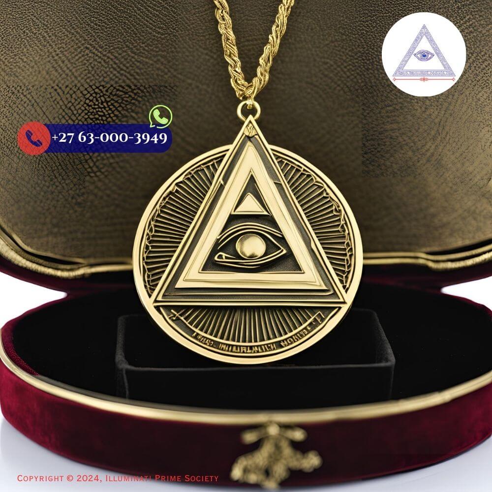 Illuminati Membership Medallion presented in a black velvet box (2)