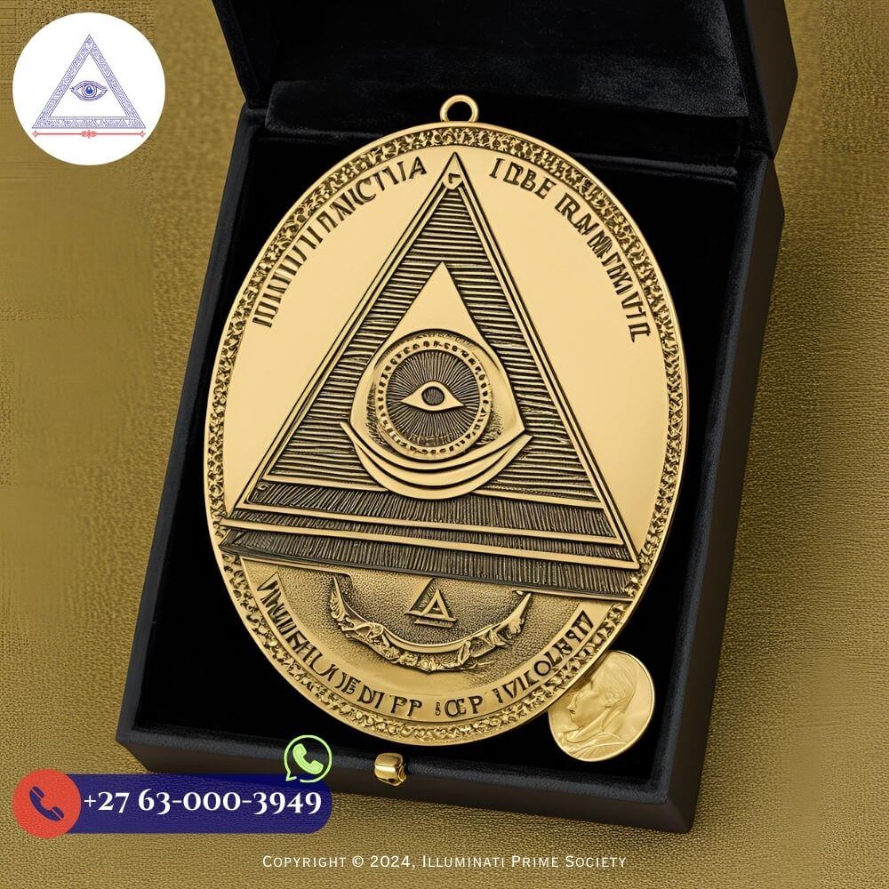 Illuminati Membership Medallion presented in a black velvet box (4)