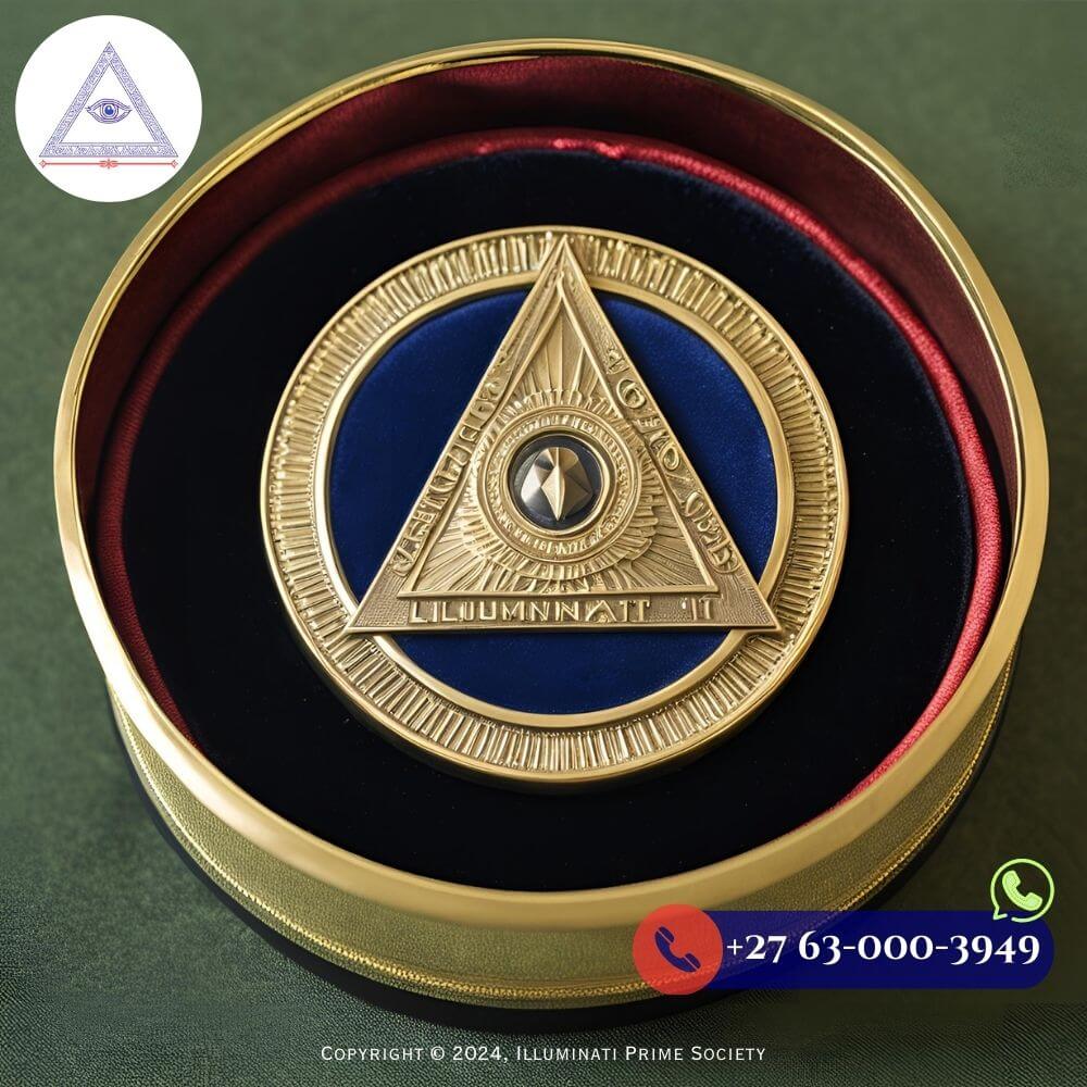 Illuminati Membership Medallion presented in a black velvet box (5)